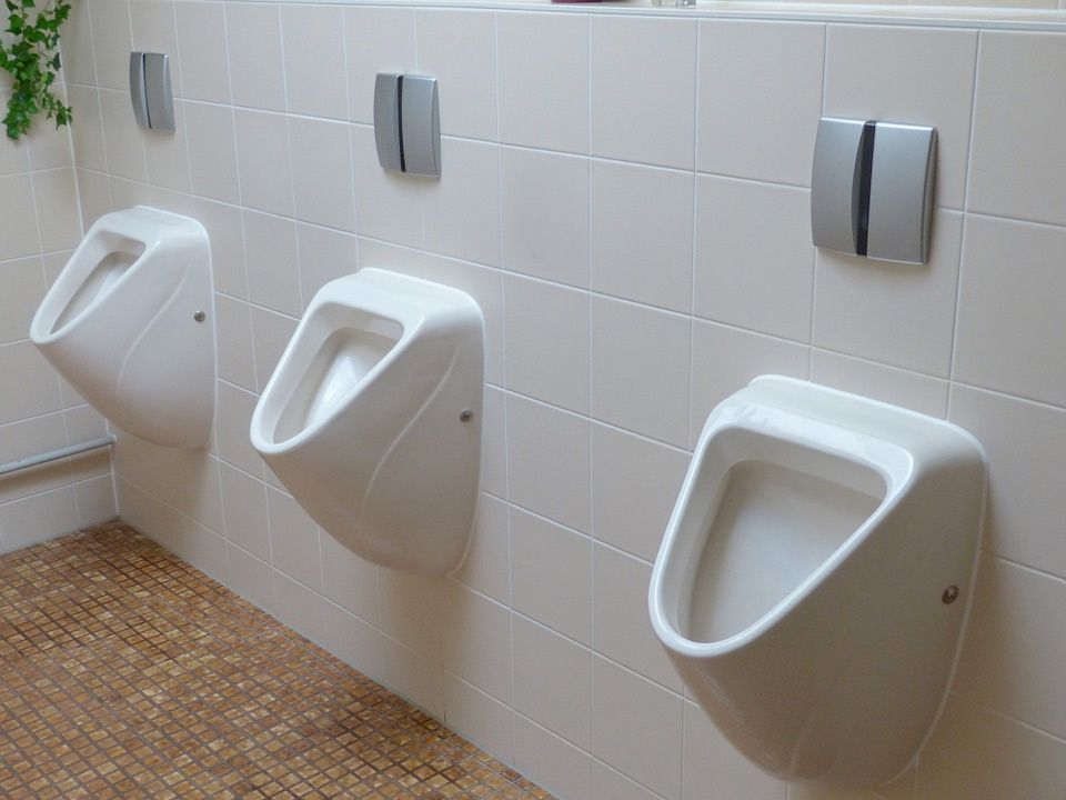 Baños públicos: cómo equiparlos adecuadamente - Thebath