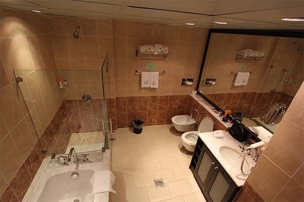 Qué muebles y artículos debo tener en el baño para mantener el orden