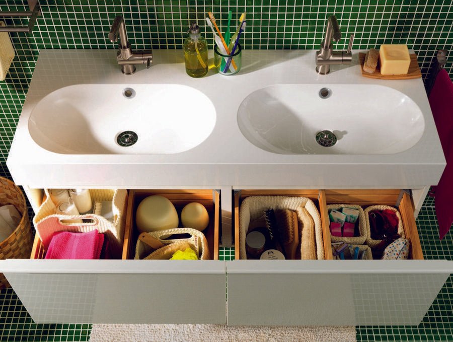 Ideas para organizar el maquillaje en el cuarto de baño