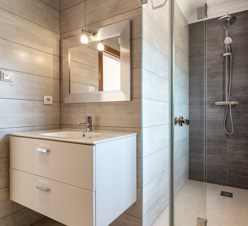 Conjuntos de baño para una reforma después de vacaciones