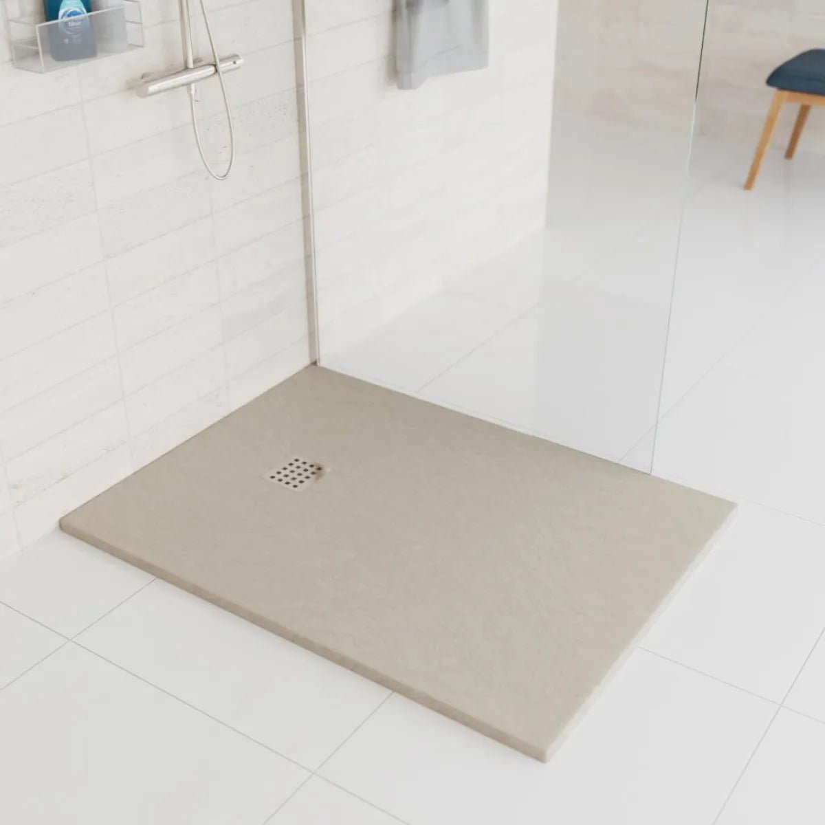 Plato de ducha en tonos beige Esencial
