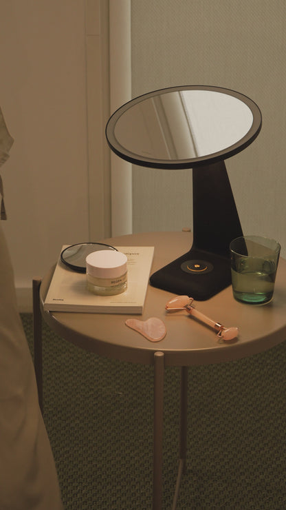 Espejo con aumento y luz Essentials